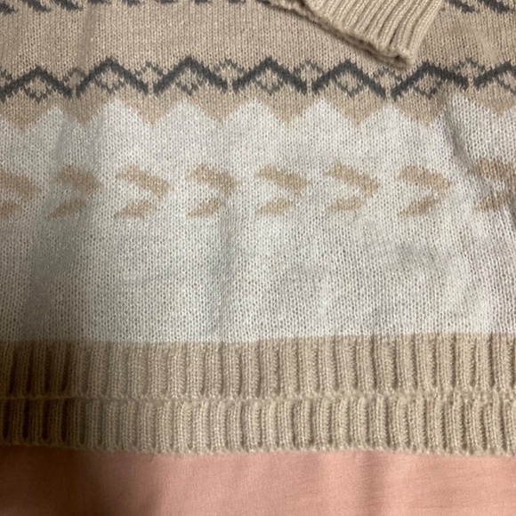 NWOT Geometric Pattern V-Neck Knit Sweater - Picture 6 of 8